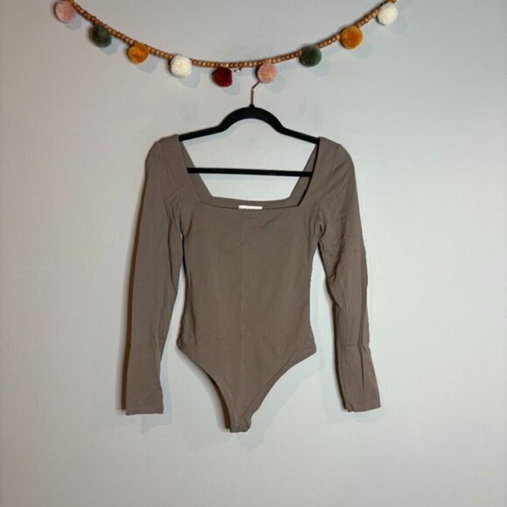 Aritzia Babaton taupe square neck bodysuit